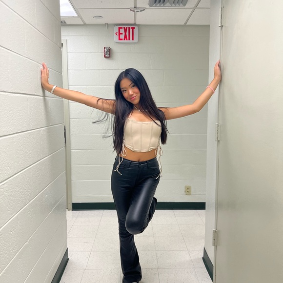 Corset - Picture 4 of 5